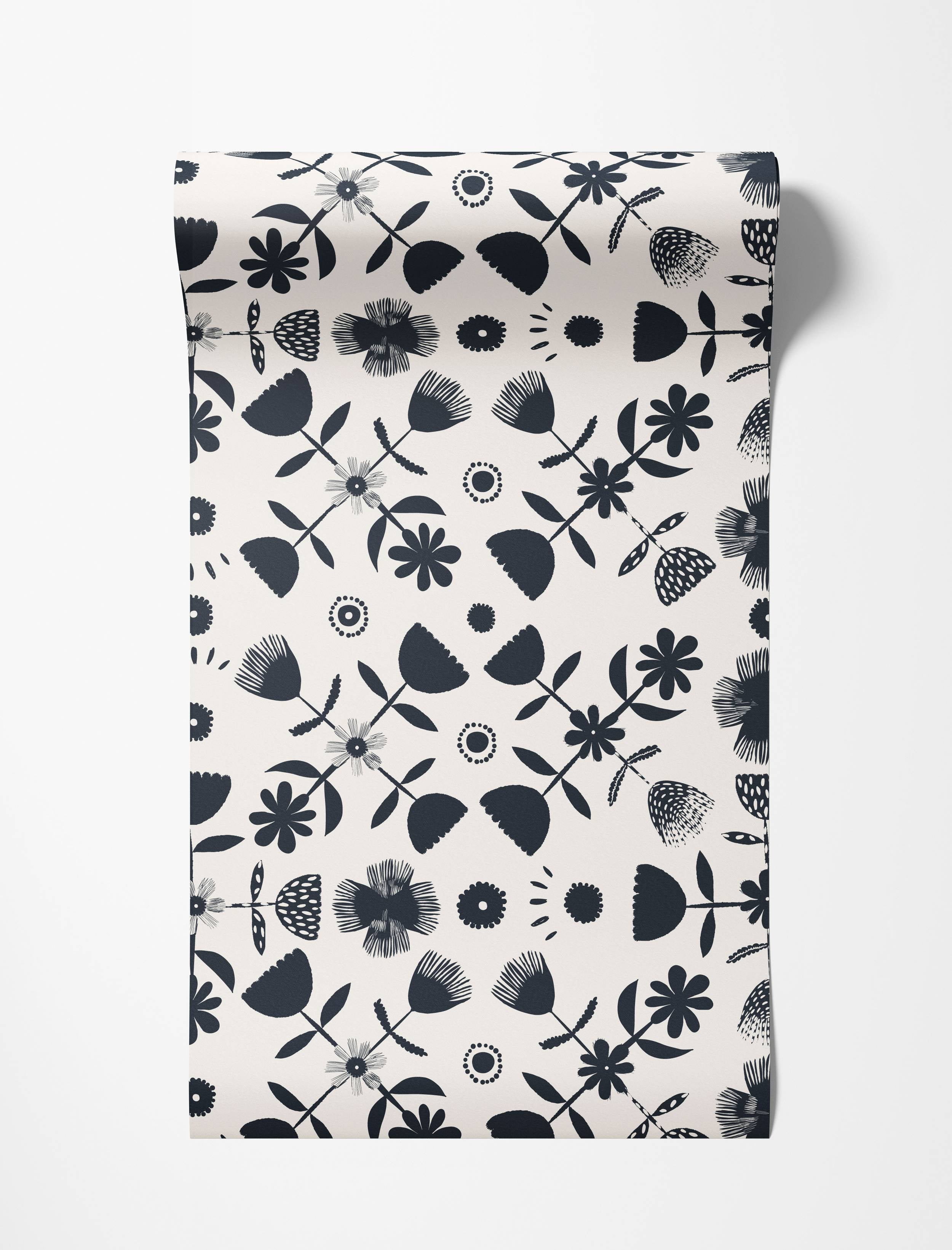 Wallpaper with a Scandinavian-style floral pattern in black silhouettes on an off-white background, featuring various stylized flowers.